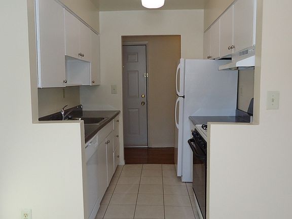 3rd image of 10 Hasbrouck Dr APT B