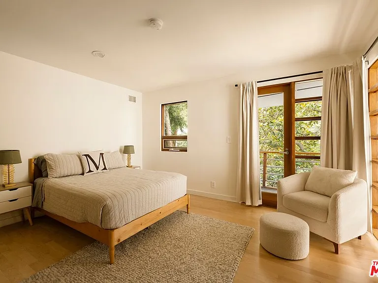 3600 Mandeville Canyon Rd — Photo 13