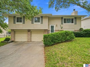 5805 S 41st St, Lincoln, NE 68516