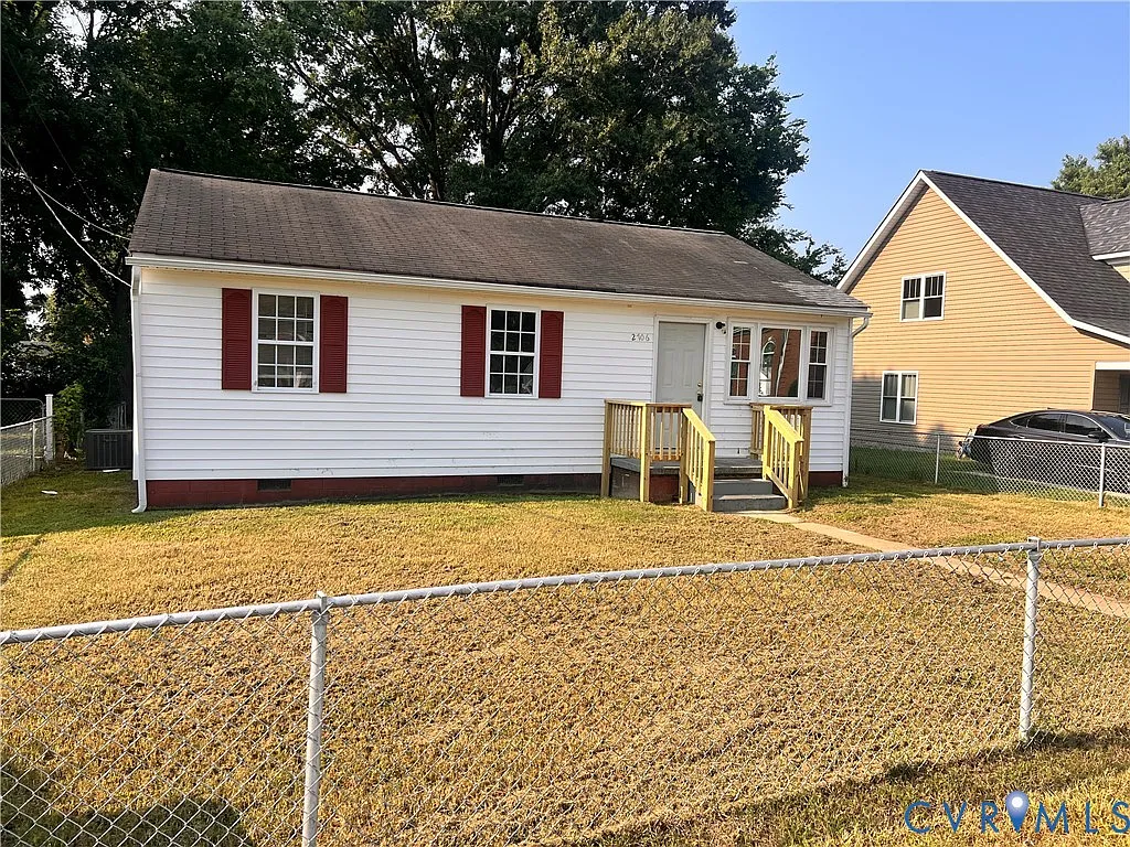 3 bed, 1.0 bath, $1,395 — Photo 1