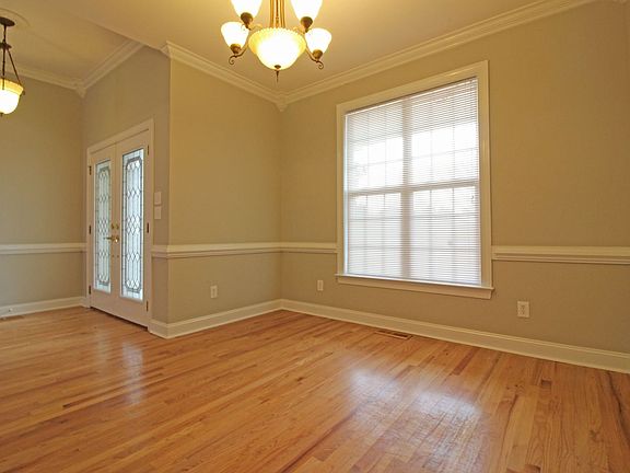 3rd image of 140 Adler Ln