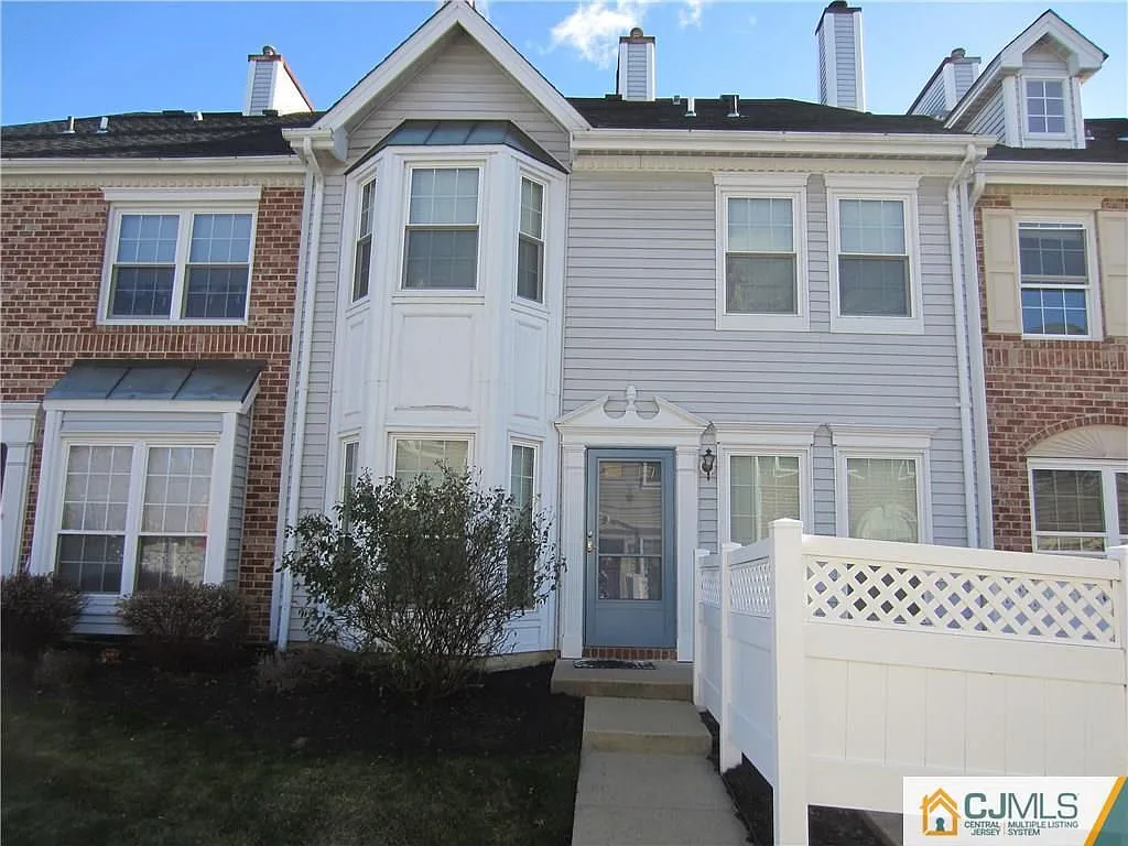 226 Kempsey Dr photo 1