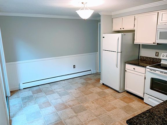 3rd image of 184 Main St