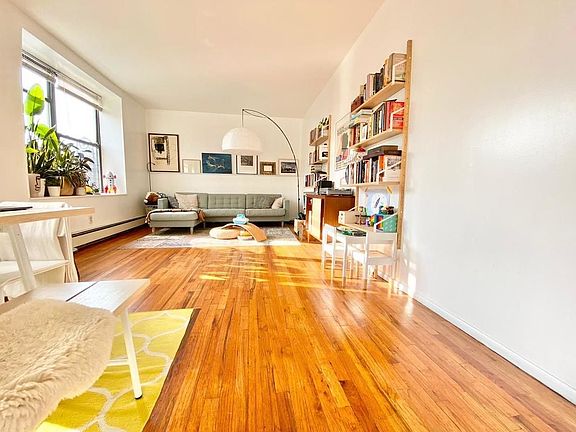 3rd image of 149 Sterling St APT 2B