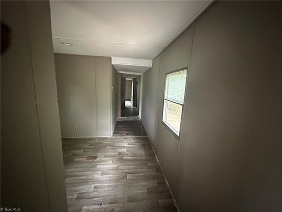 5th image of 193 Summers Ln