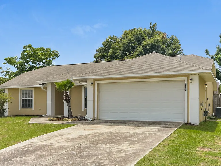 918 Palm Forest Ln — Photo 3
