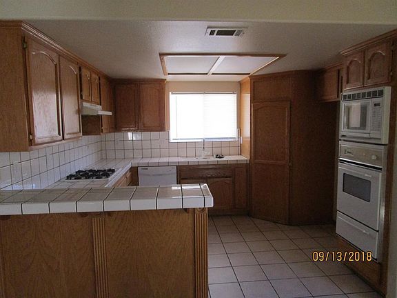 4th image of 26185 Corona Dr