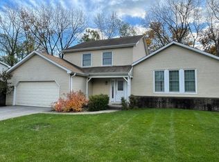 540 Basil Rd, Lake Bluff, IL 60044