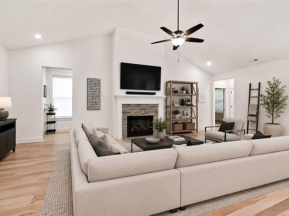 5th image of 10 Clevedon Cir