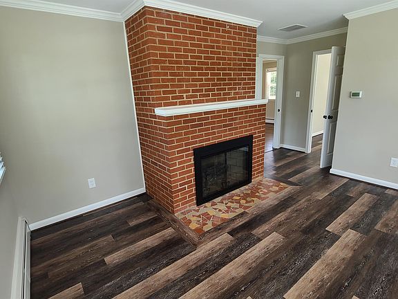 5th image of 7 Cedar Dr