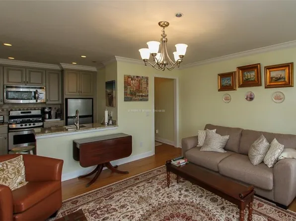 43 Forest Dr APT 108, Hilton Head Island, SC 29928
