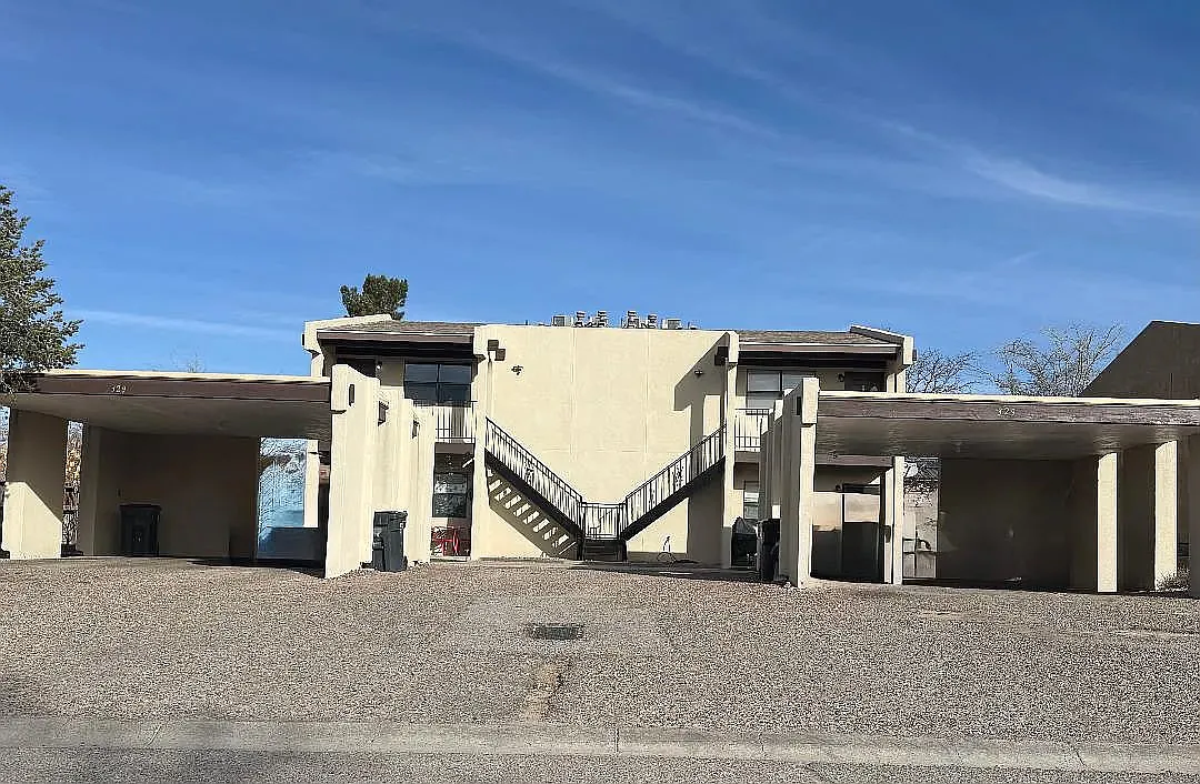 2 bed, 800 sqft, $1,200 — Photo 1