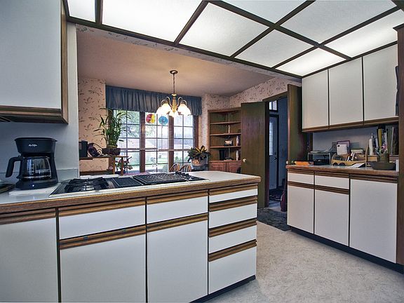 4th image of 306 Park West Dr