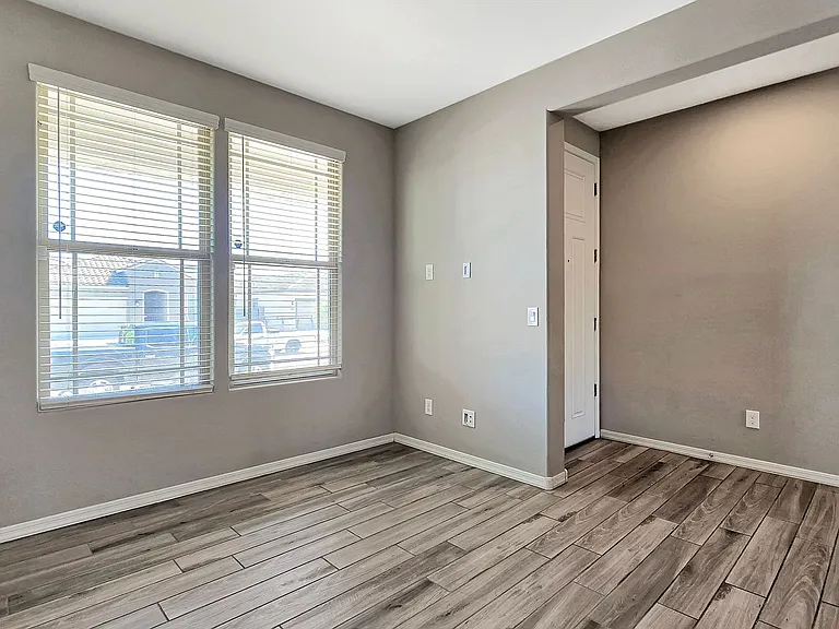 17156 W Lincoln St — Photo 5
