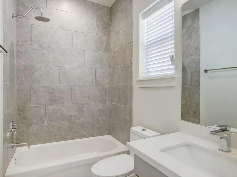 4907 Avenue J — Photo 16