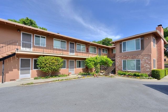2nd image of 12 Coleman Pl APT 6