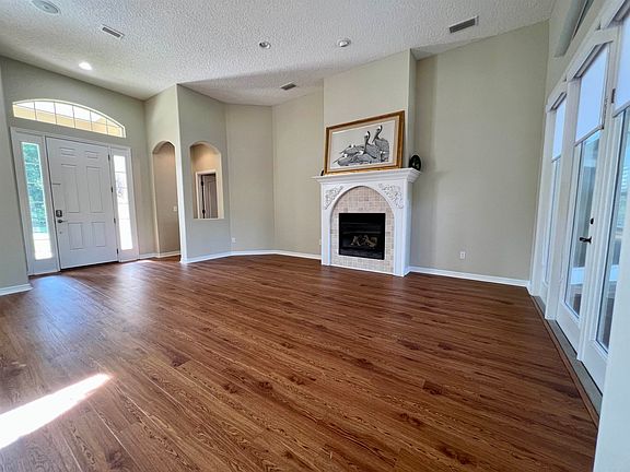 3rd image of 505 Pebble Brook Dr
