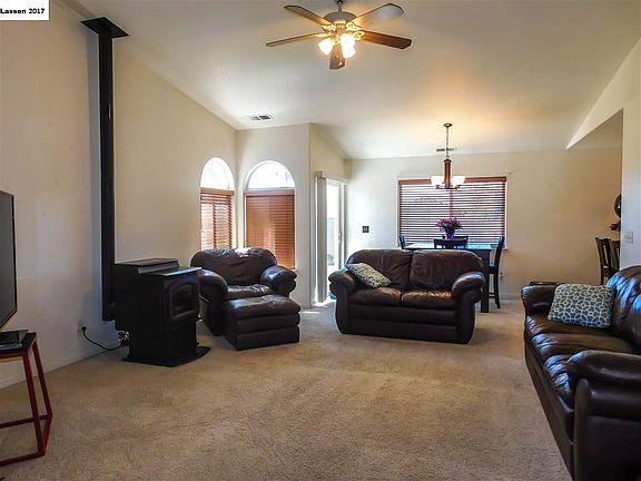 2nd image of 600 Valley Vista Way