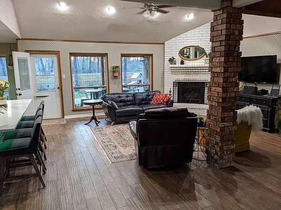 3rd image of 7729 Aubrey Ln