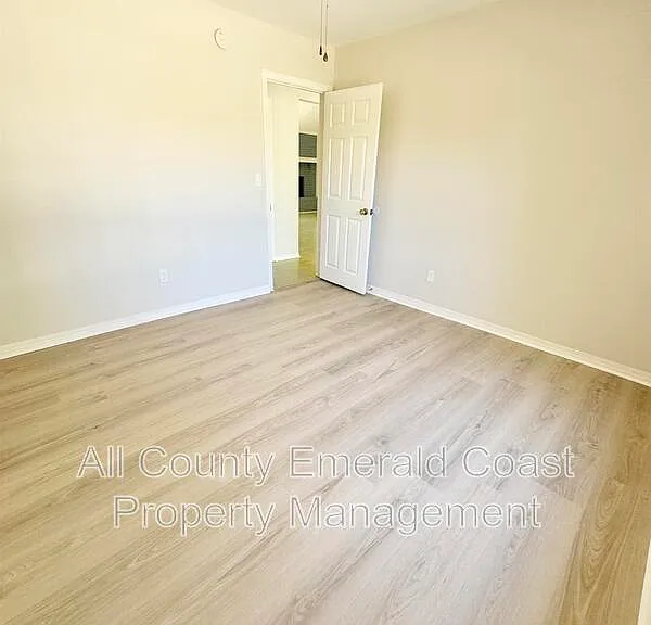 710 Swan Ln — Photo 29