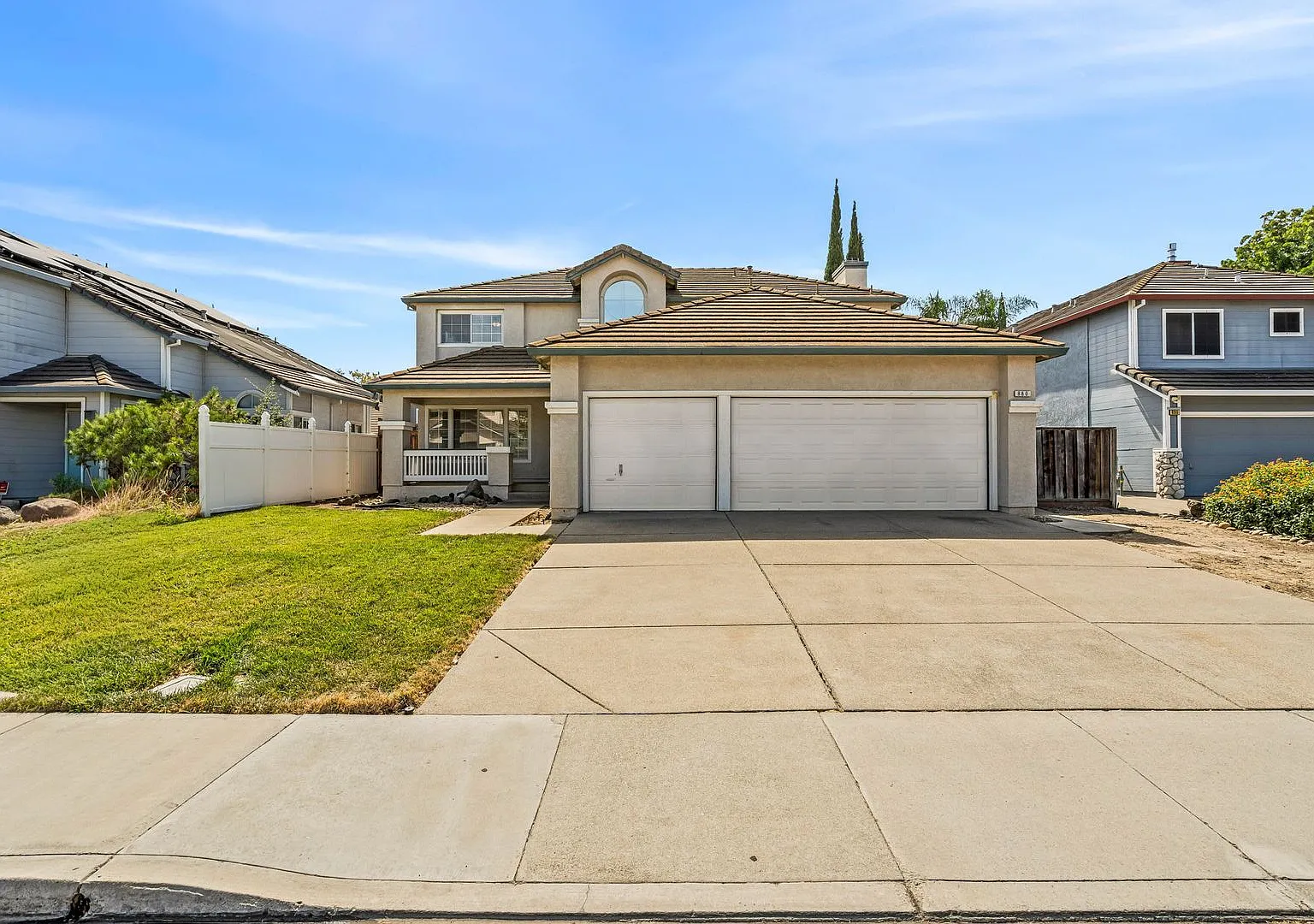 Great Central Brentwood Location! — Photo 2