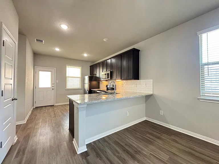 330 Caleb Ct — Photo 6
