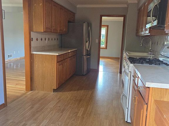 4th image of 43 Connor Ave