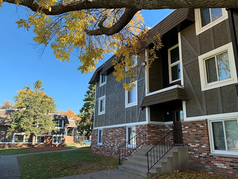 Moonraker Apartments — Photo 9