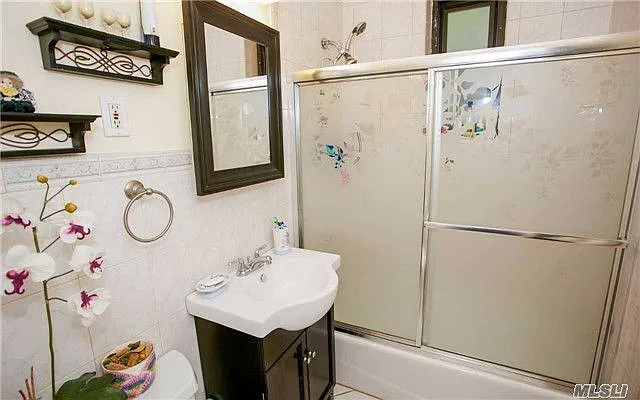 Sold by NY Space Finders Inc. | media 9