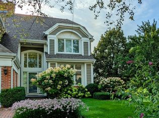 10 La Quinta Ct, Lake In The Hills, IL 60156