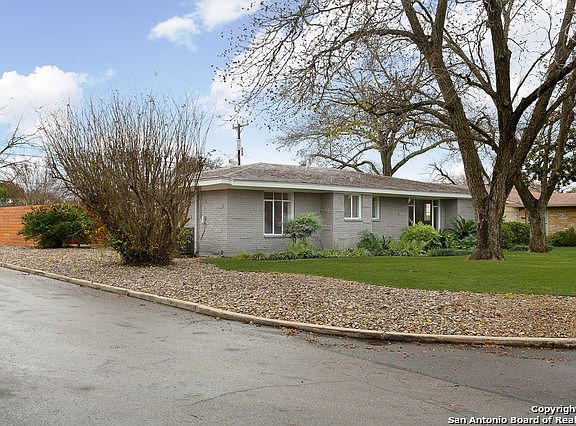 3rd image of 642 Brightwood Pl