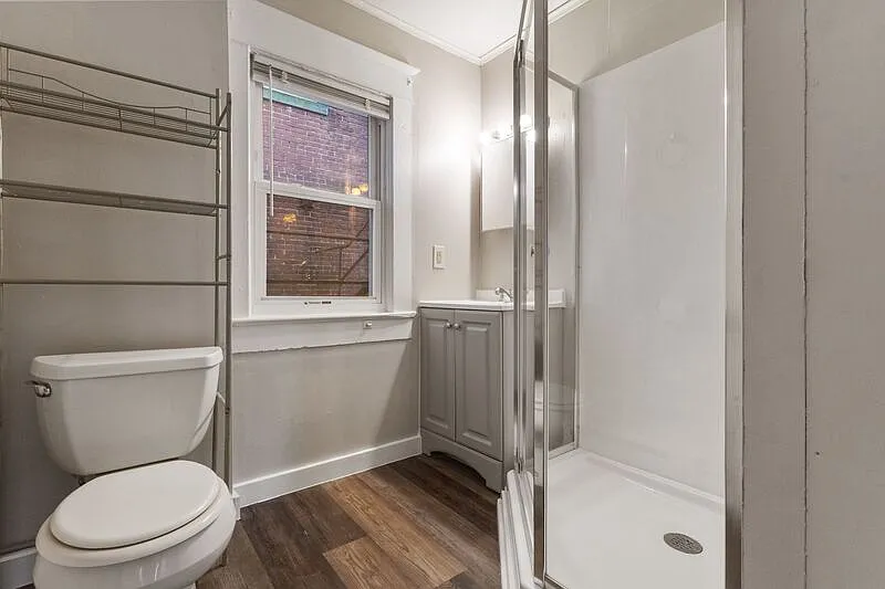 3 bed, 1.0 bath, $1,250 — Photo 4