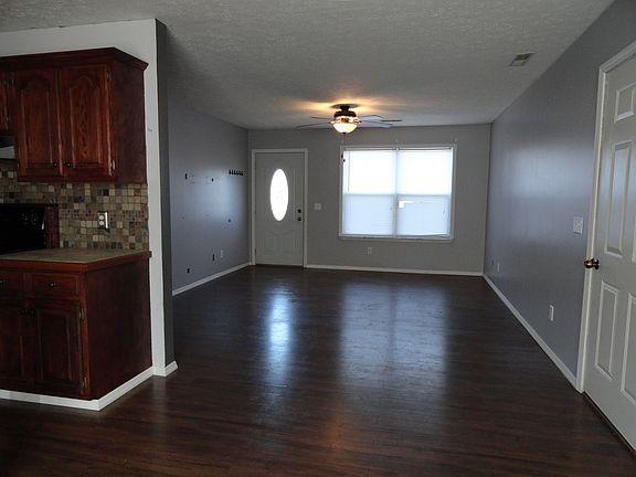 5th image of 1303 Jennifer St