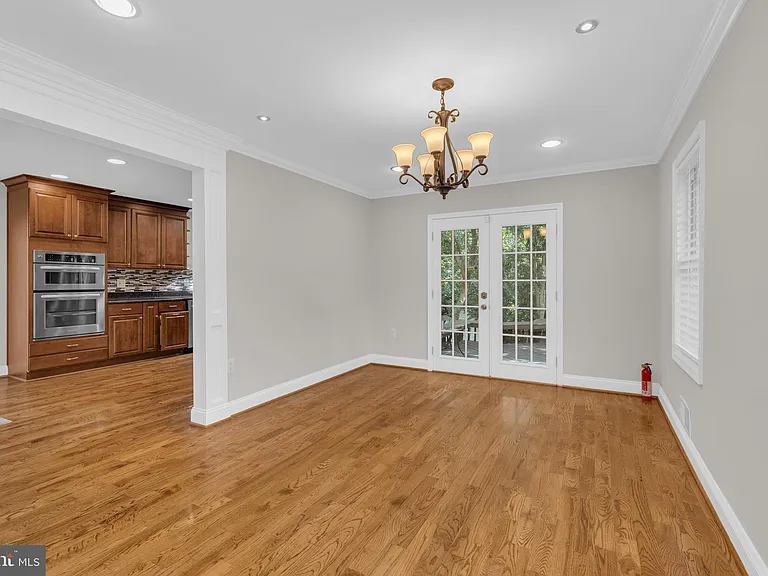 7205 Van Ness Ct — Photo 10