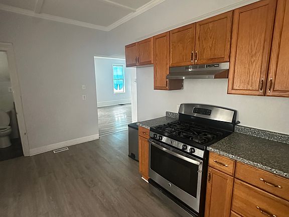 4th image of 140 John St