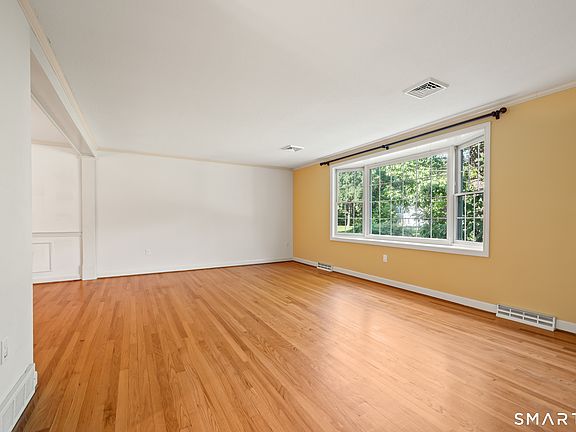 3rd image of 7 Banbury Drive