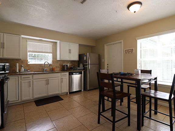 3rd image of 1030 Red Rock Canyon Dr