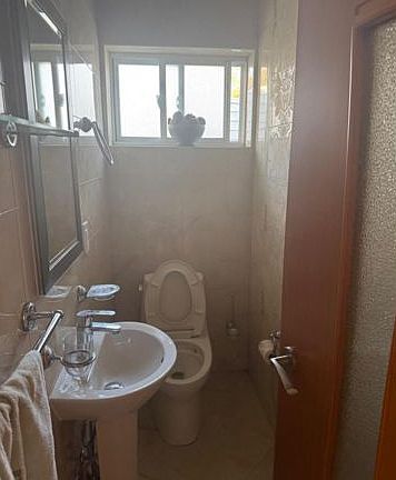 4th image of 138-54 Hoover Ave #3R
