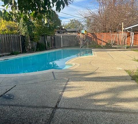 4th image of 885 Greenbay Ct