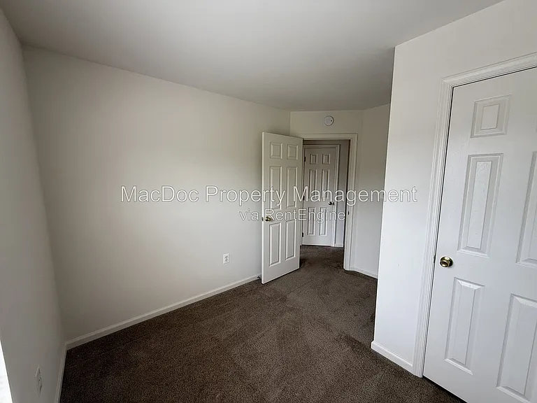 219 Merrill Ct — Photo 32