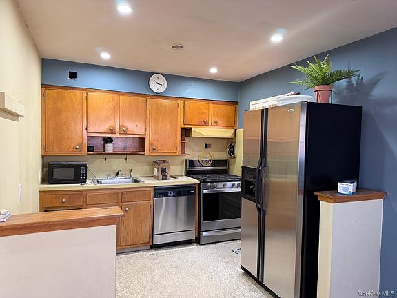 3rd image of 181 Covert Avenue