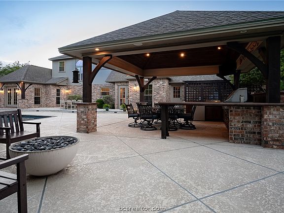 5th image of 704 Canterbury Dr