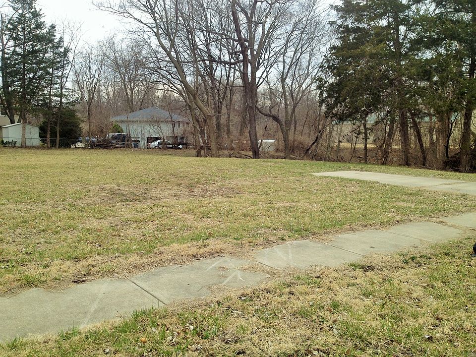 2nd image of 9 W Brown St