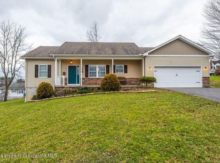 48 Garbutt Ave, Dallas, PA 18612