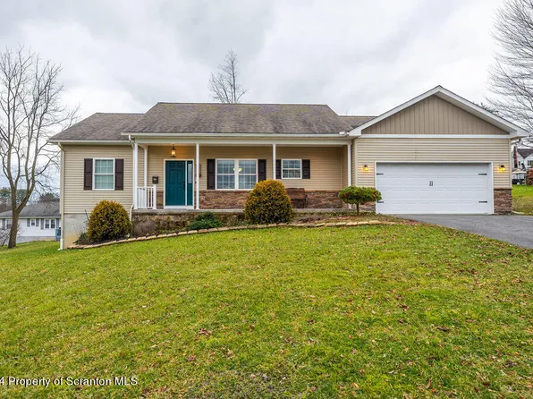 48 Garbutt Ave, Dallas, PA 18612