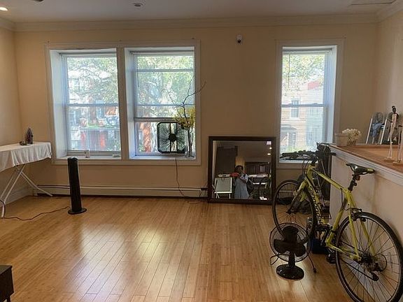 5th image of 546 Hinsdale St #2