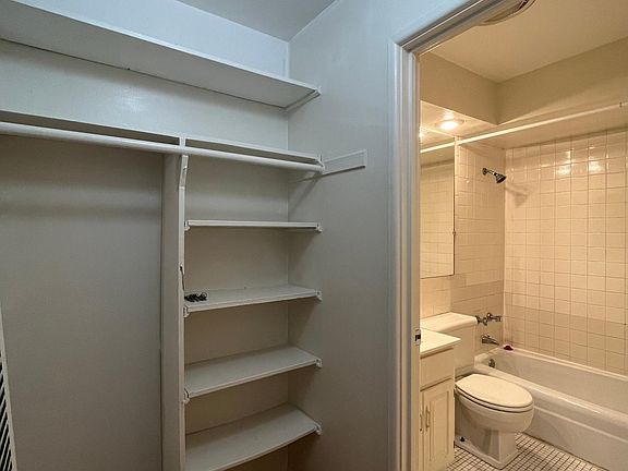 4th image of 736 W Buena Ave APT 306