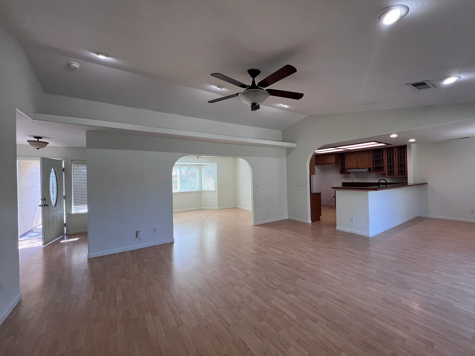 4 bed, 2363 sqft, $2,600 — Photo 4