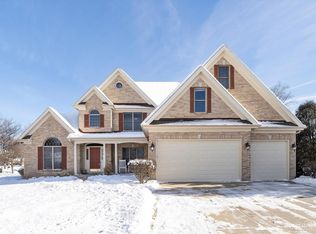 1102 McClurg Dr, Batavia, IL 60510