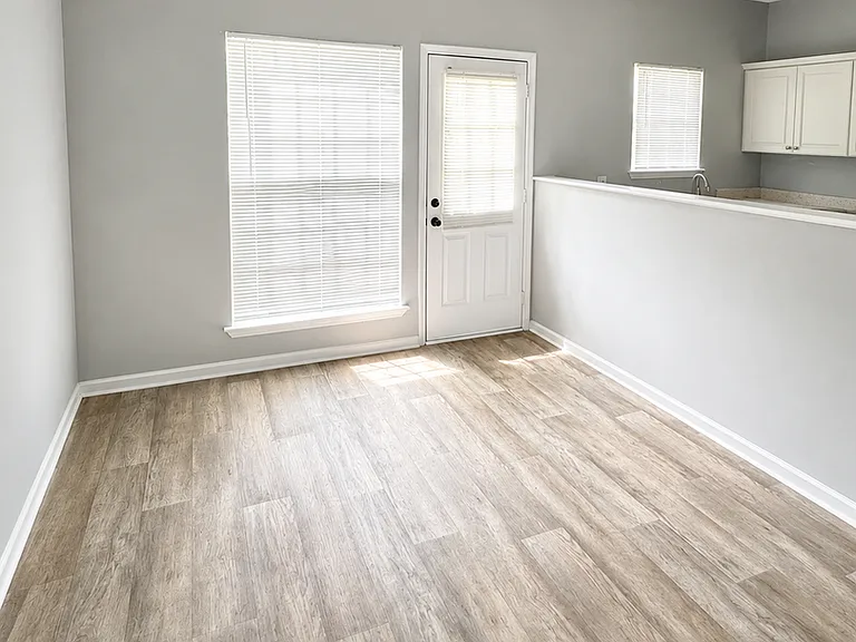 6752 Sunset Hills Blvd — Photo 2